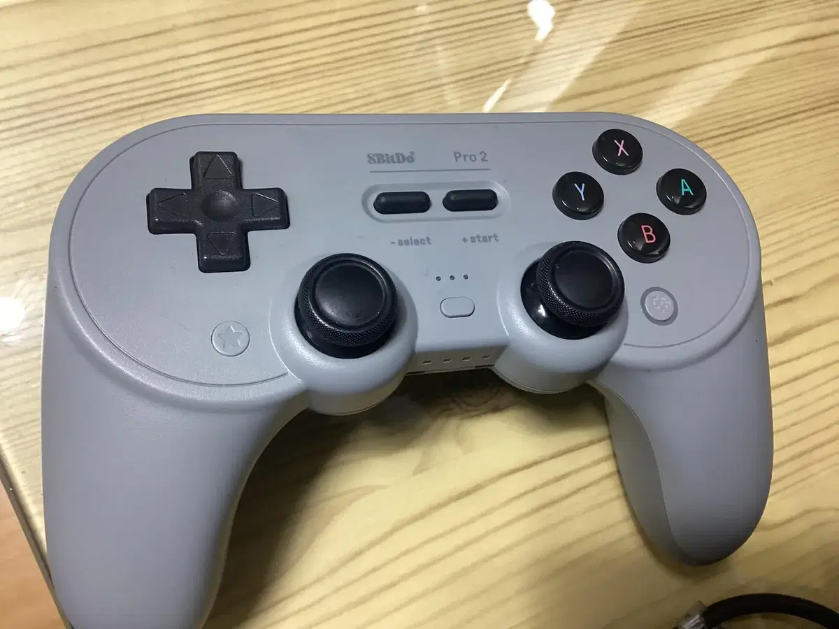 8bitdo pro2게임 패드. 직거래.